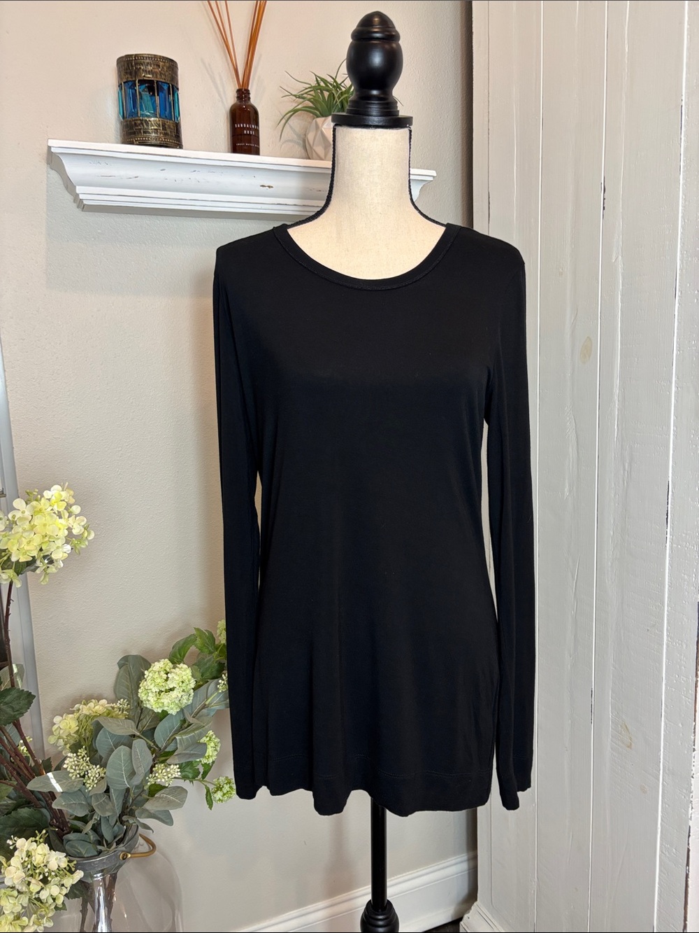 H by bordeaux Black Long-Sleeve Crew Neck Tunic Top